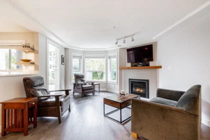 Kitchen Photo of 107 1283 Parkgate Avenue, North Vancouver, BC