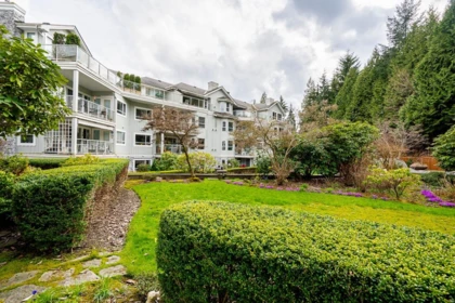 Swimming Pool Photo of 107 1283 Parkgate Avenue, North Vancouver, BC