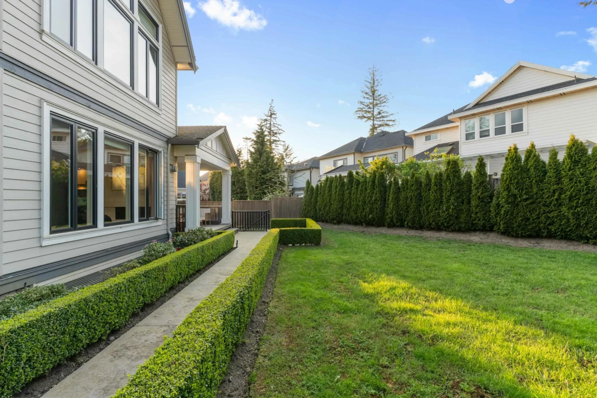 Family Room Photo of 13183 19a Avenue, Surrey, BC