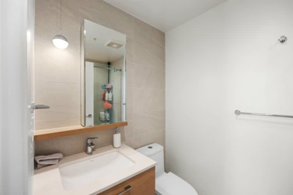 Guest Bathroom Photo of 1106 2181 Madison Avenue, Burnaby, BC