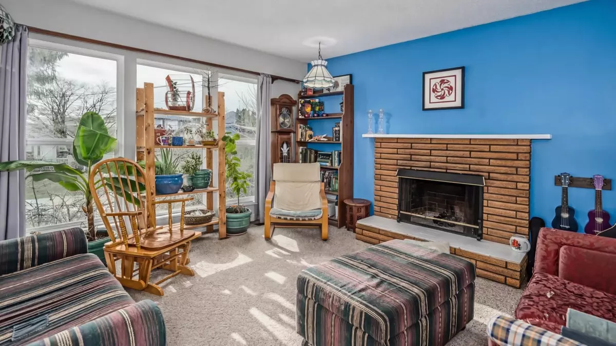 Living Room Photo of 32075 Debreen Crescent, Abbotsford, BC