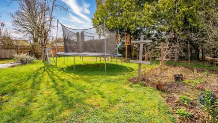 Swimming Pool Photo of 32075 Debreen Crescent, Abbotsford, BC
