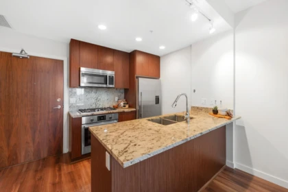 Primary Bathroom Photo of 808 8628 Hazelbridge Way, Richmond, BC