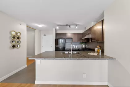 802 9171 Ferndale Road, Richmond, BC, Richmond — Apartment/Condo for sale
