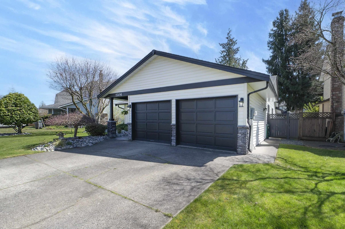 Living Room Photo of 15496 93rd Avenue, Surrey, BC