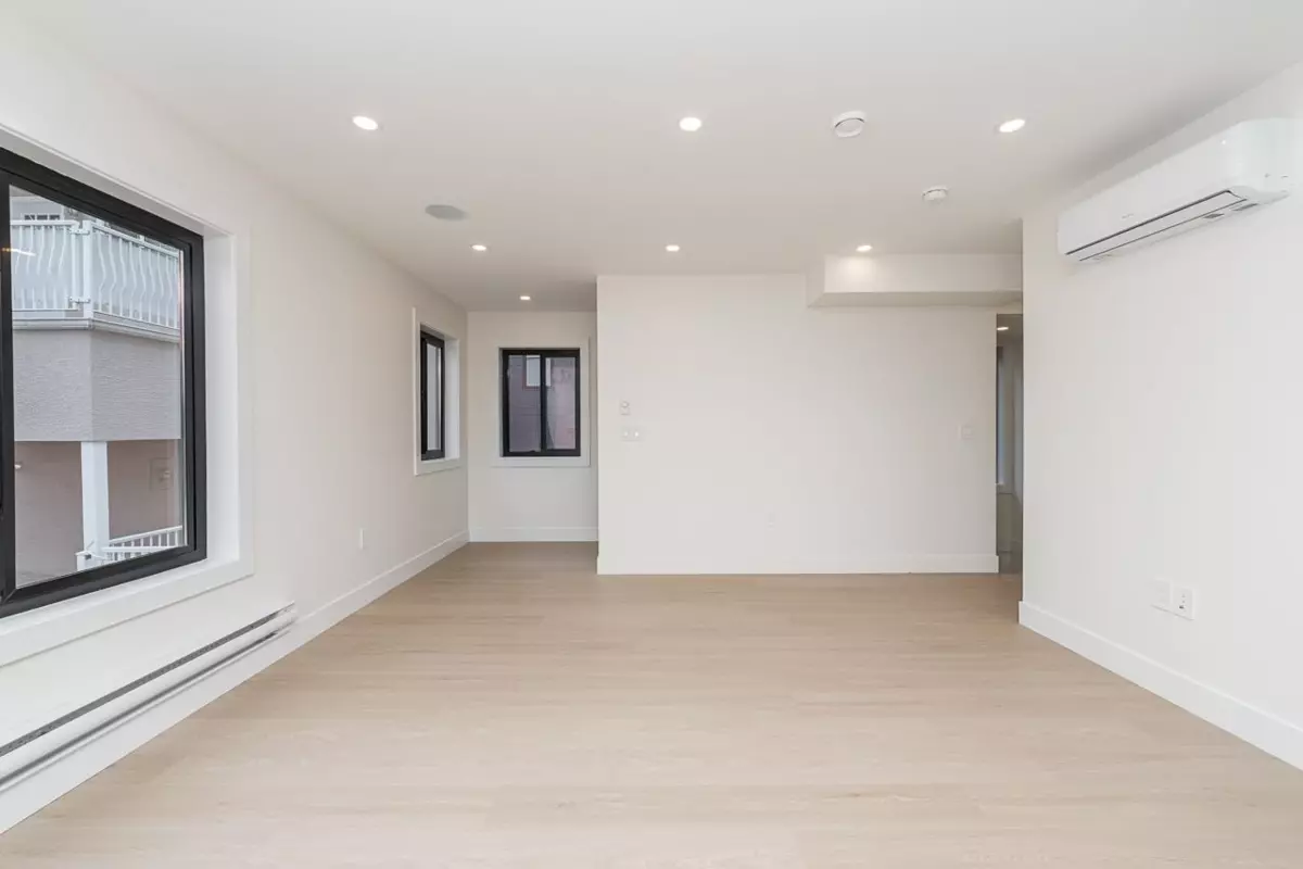 Family Room Photo of 3 4875 Albert Street, Burnaby, BC