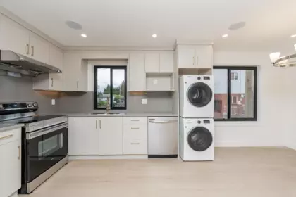 Kitchen Island Photo of 3 4875 Albert Street, Burnaby, BC