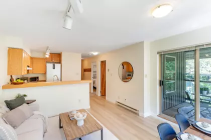 301 3050 Hillcrest Drive, Whistler, BC, Whistler — Apartment/Condo for sale