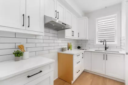 Kitchen Island Photo of 11066 241a Street, Maple Ridge, BC