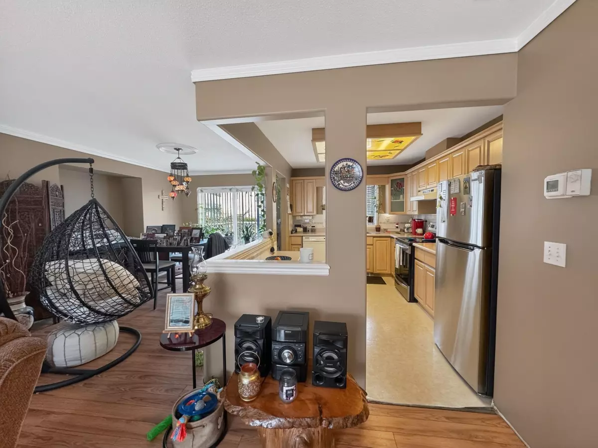 Living Room Photo of 70 34250 Hazelwood Avenue, Abbotsford, BC