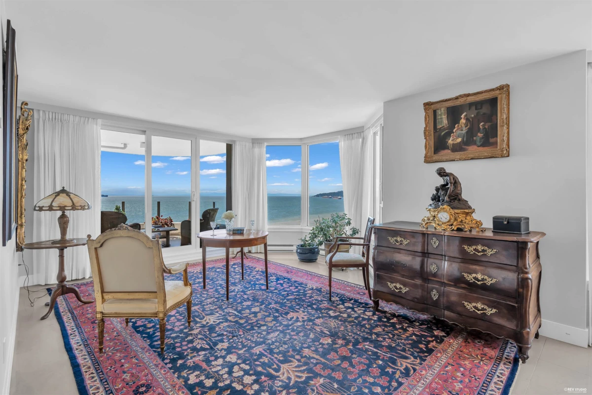 Family Room Photo of 903 2280 Bellevue Avenue, West Vancouver, BC