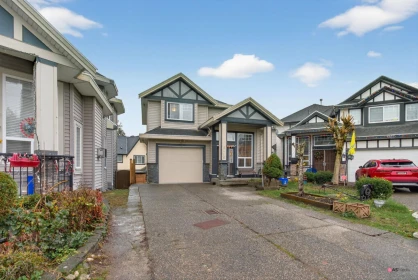 Front Yard Photo of 6418 137a Street, Surrey, BC
