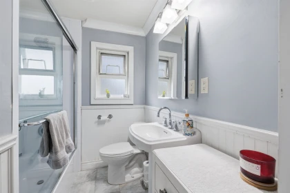 Guest Bathroom Photo of 4802 Venables Street, Burnaby, BC