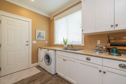 Guest Bathroom Photo of 21271 43 Avenue, Langley, BC
