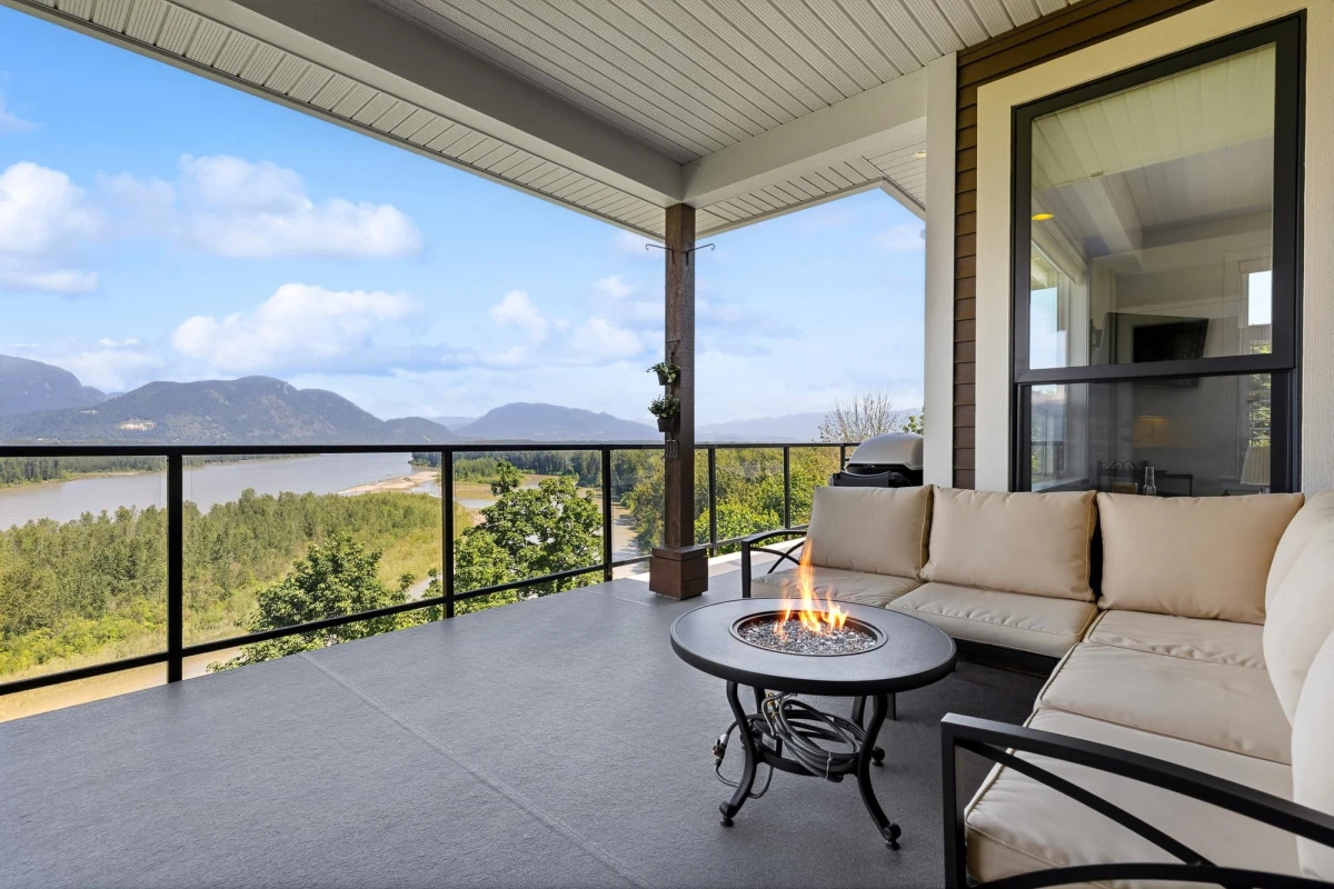 Family Room Photo of 60 43685 Chilliwack Mountain Road, Chilliwack, BC