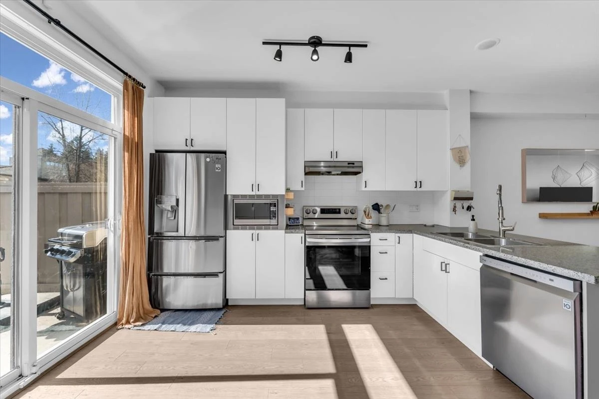 Dining Area Photo of 61 14838 61 Avenue, Surrey, BC