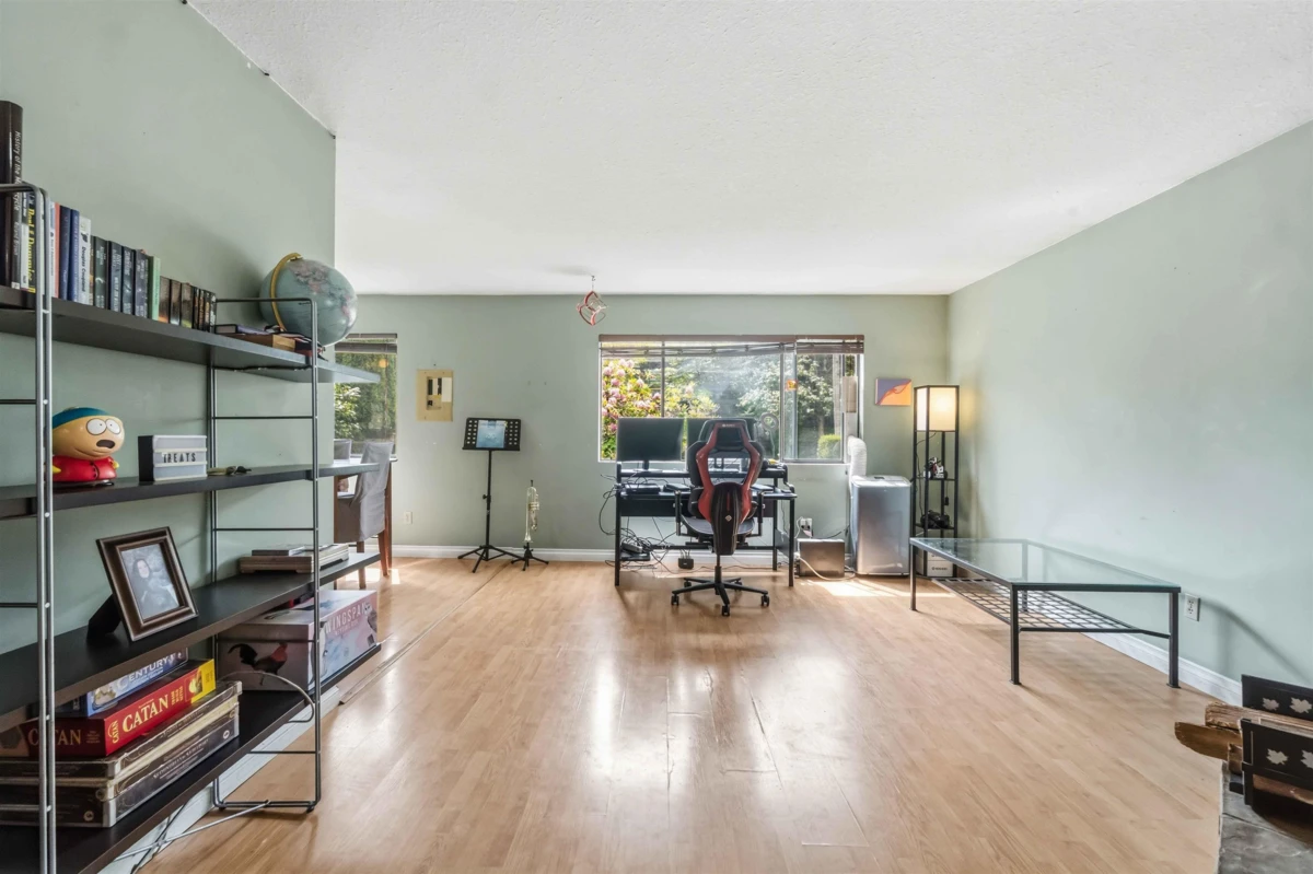 Dining Area Photo of 1955 Coquitlam Avenue, Port Coquitlam, BC