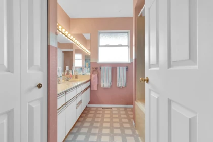 Entry Foyer Photo of 1127 161a Street, Surrey, BC