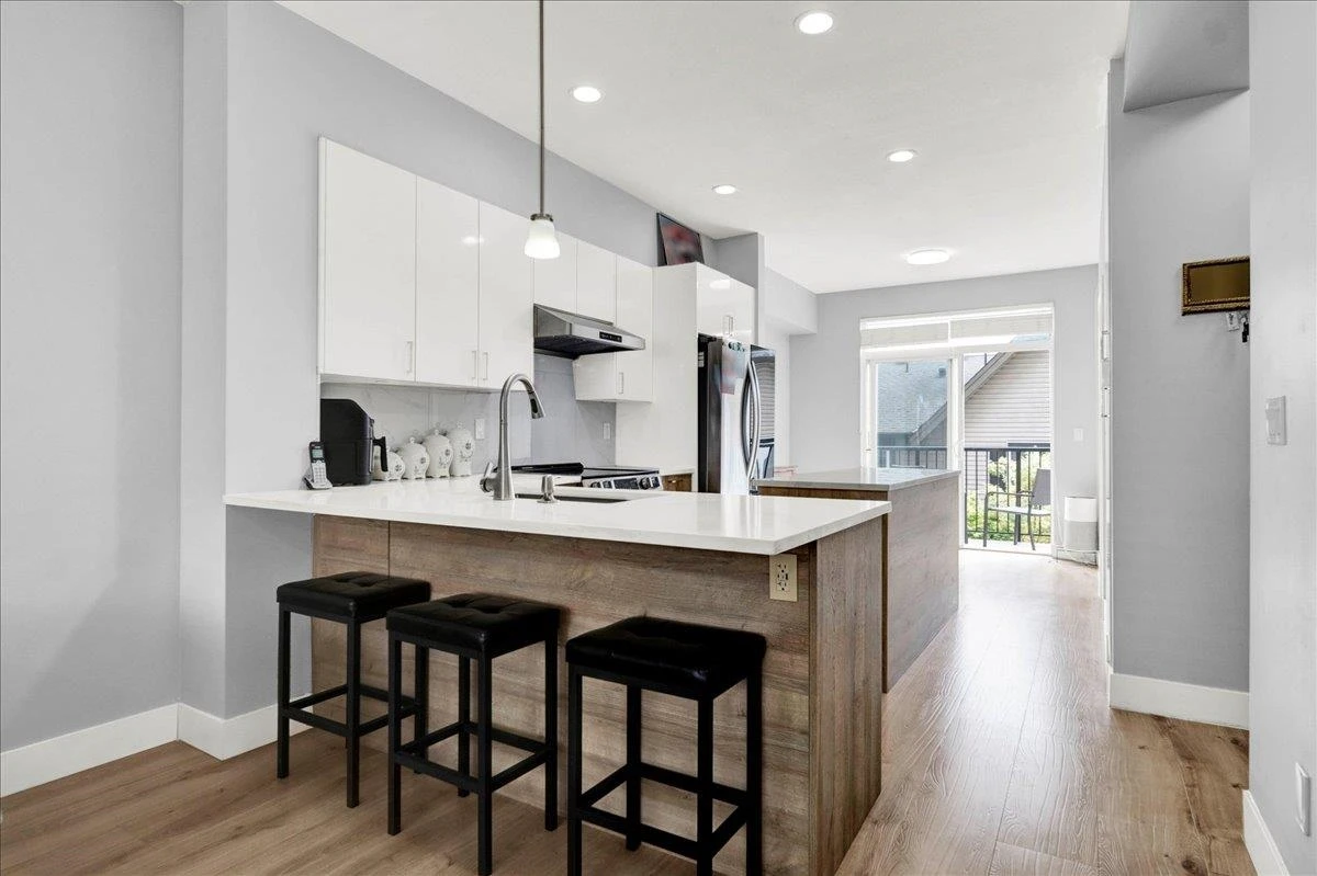 Dining Area Photo of 86 14555 68 Avenue, Surrey, BC