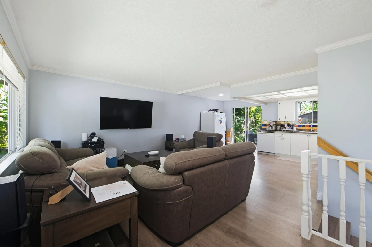 Dining Area Photo of 18298 63a Avenue, Surrey, BC