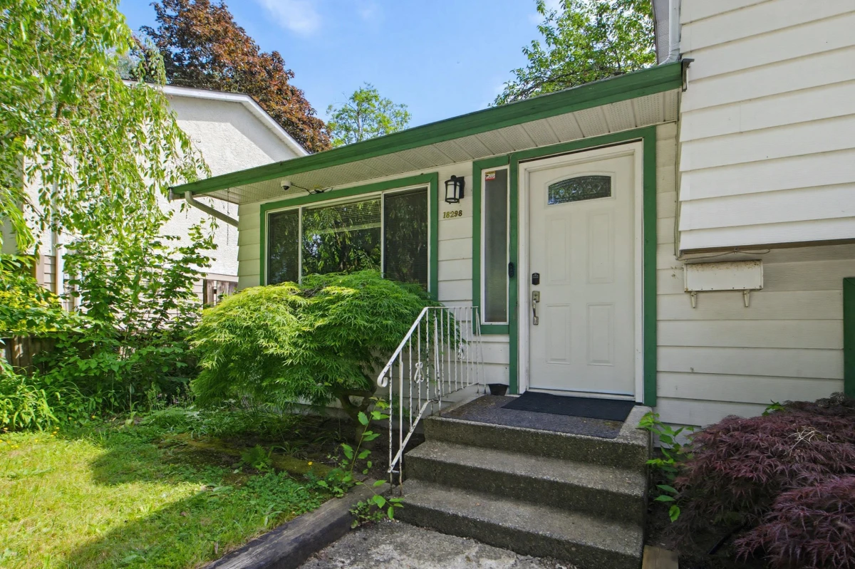 Family Room Photo of 18298 63a Avenue, Surrey, BC