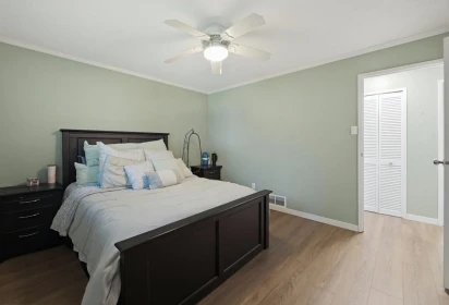 Guest Bathroom Photo of 18298 63a Avenue, Surrey, BC
