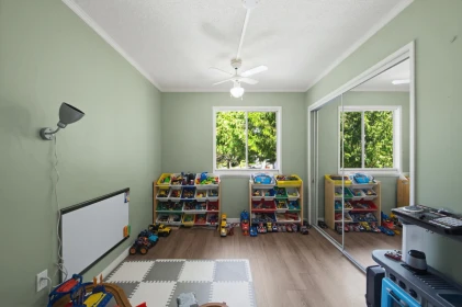 Laundry Room Photo of 18298 63a Avenue, Surrey, BC