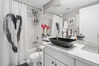 Mudroom Photo of 311 2575 Ware Street, Abbotsford, BC