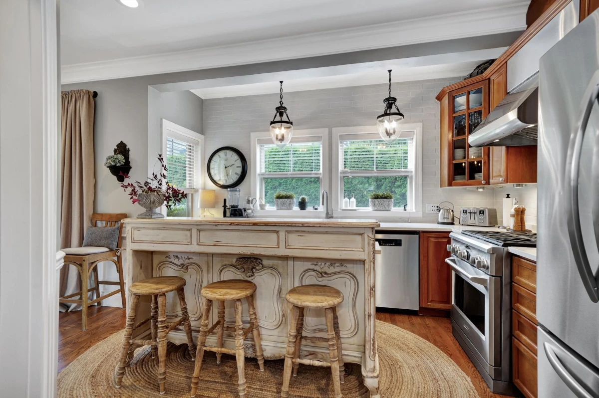 Dining Area Photo of 4 15151 Buena Vista Avenue, White Rock, BC