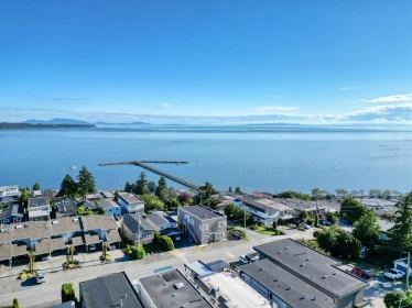 Neighborhood Park Photo Near 4 15151 Buena Vista Avenue, White Rock, BC