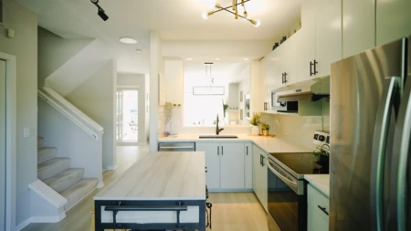 Kitchen Island Photo of 1 8433 Bennett Road, Richmond, BC