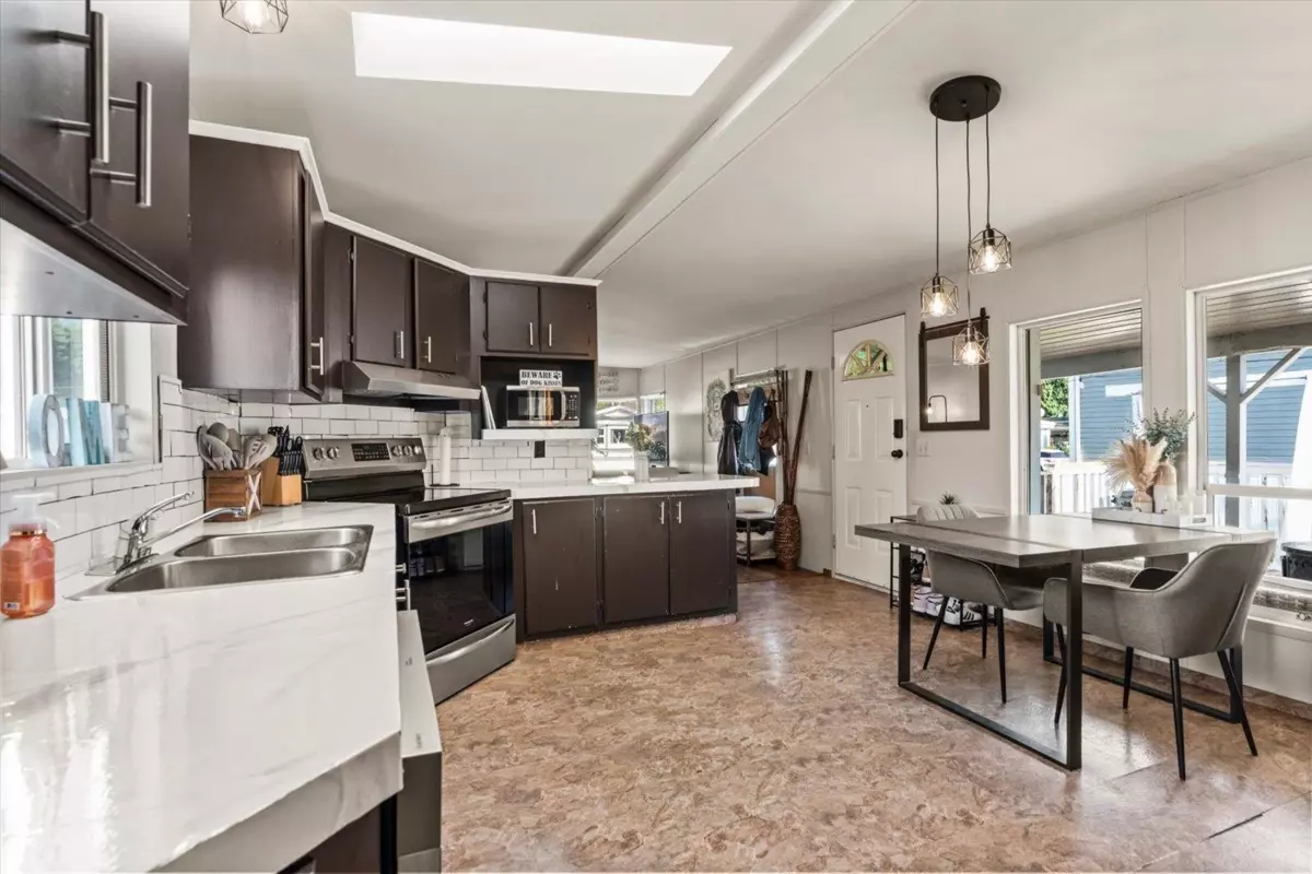 Dining Area Photo of 41 52324 Yale Road, Rosedale, BC