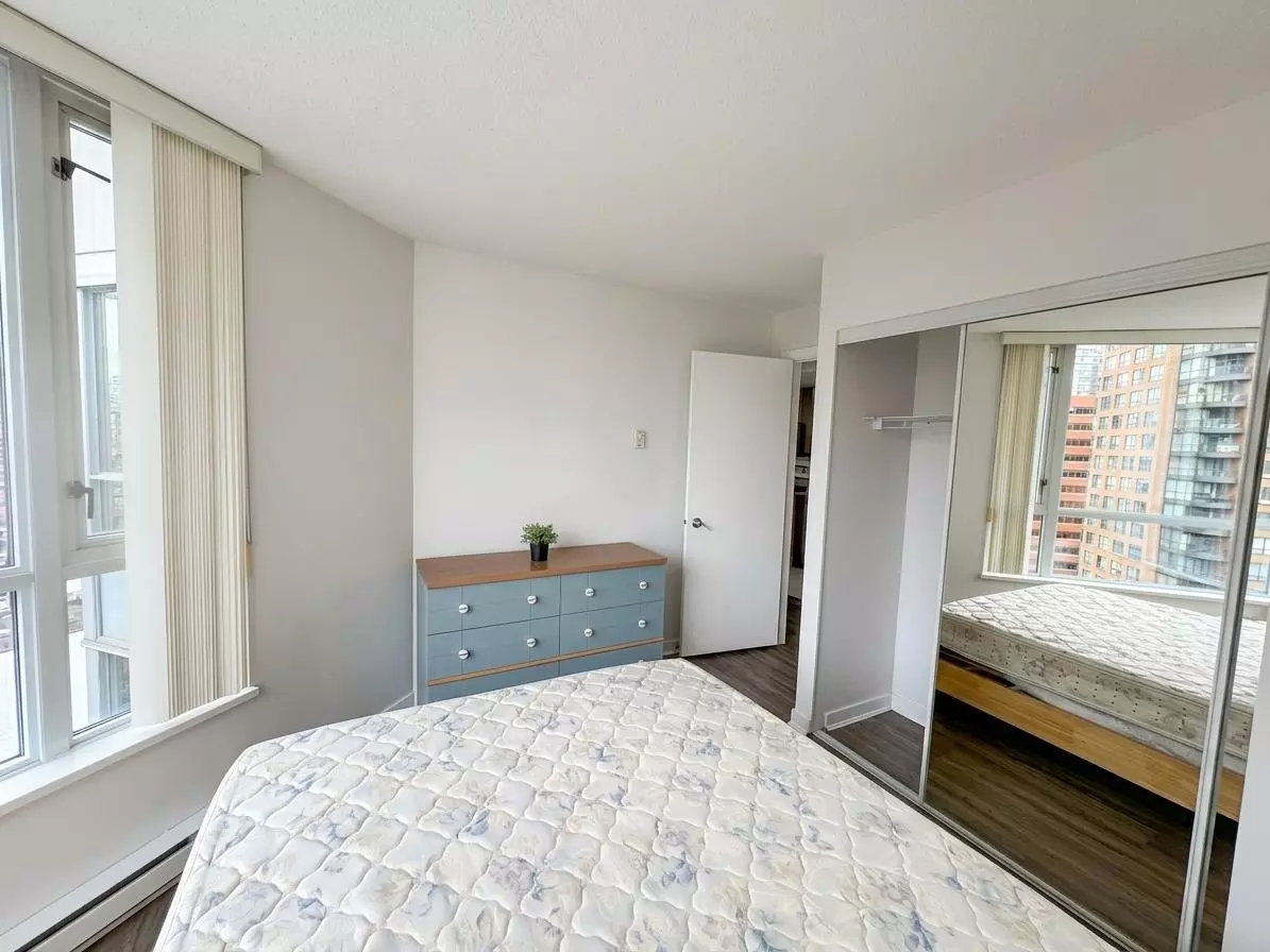 Family Room Photo of 1602 1212 Howe Street, Vancouver, BC