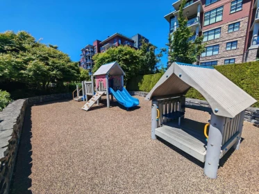 Backyard Photo of 302 5055 Springs Boulevard, Tsawwassen, BC