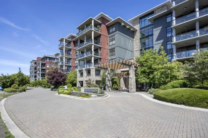Front Yard Photo of 302 5055 Springs Boulevard, Tsawwassen, BC