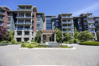 Garden / Landscaping Photo of 302 5055 Springs Boulevard, Tsawwassen, BC