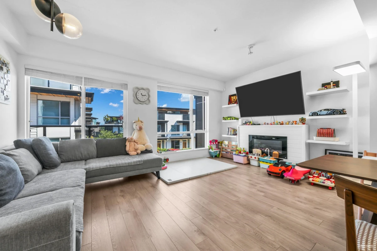 Family Room Photo of 14 2825 159 Street, Surrey, BC