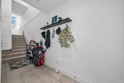 Entry Foyer Photo of 14 2825 159 Street, Surrey, BC