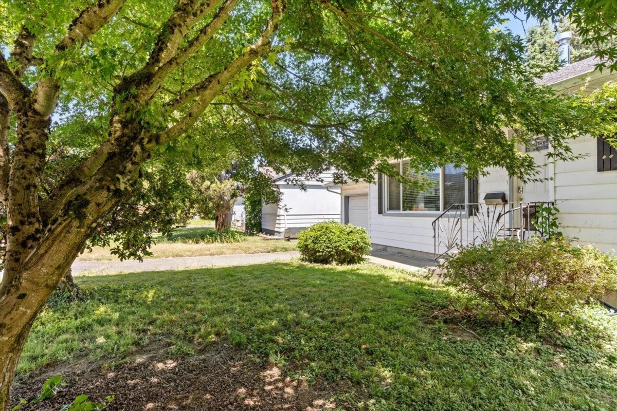 Family Room Photo of 9740 Carleton Street, Chilliwack, BC