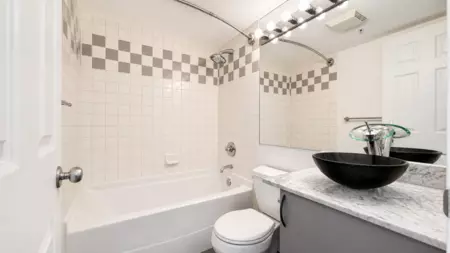 Guest Bathroom Photo of 2009 63 Keefer Place, Vancouver, BC