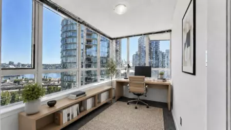 Mudroom Photo of 2009 63 Keefer Place, Vancouver, BC