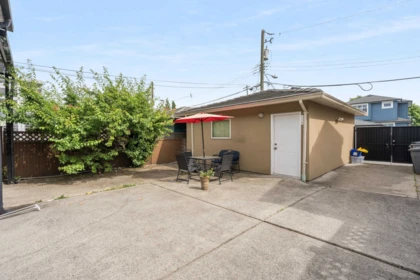 Backyard Photo of 36 E 54 Avenue, Vancouver, BC