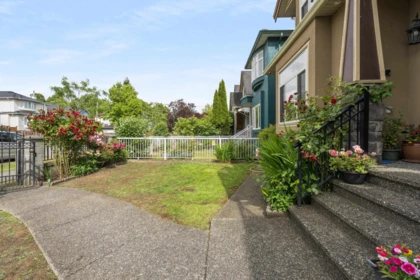 Front Yard Photo of 36 E 54 Avenue, Vancouver, BC