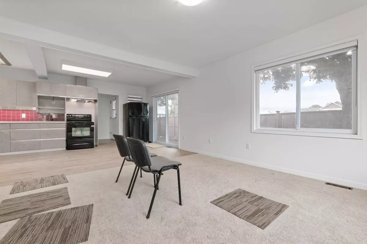 Family Room Photo of 7526 Lickman Road, Sardis - Greendale, BC