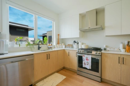 Kitchen Photo of 38 12585 104a Avenue, Surrey, BC