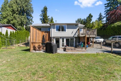 Front Yard Photo of 32530 Fraser Crescent, Mission, BC