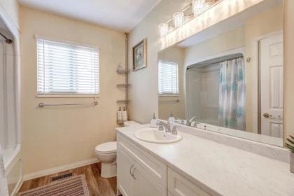 Walk-In Closet Photo of 6928 134 Street, Surrey, BC
