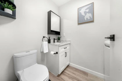 Guest Bathroom Photo of 18 220 E 11th Street, North Vancouver, BC