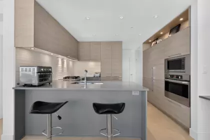 Kitchen Island Photo of 1705 7358 Edmonds Street, Burnaby, BC