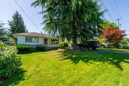 Front Yard Photo of 46054 Third Avenue, Chilliwack, BC